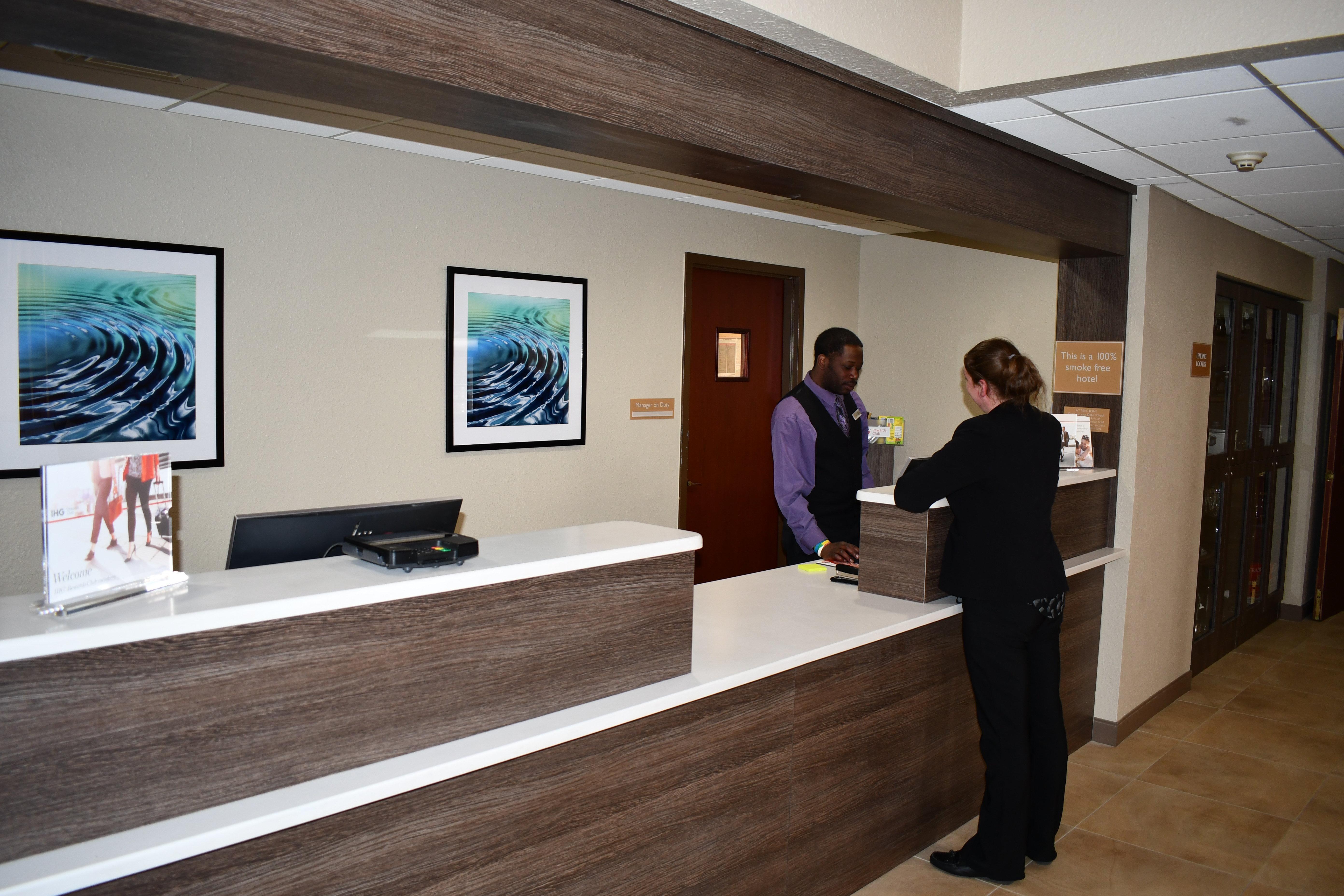 Candlewood Suites Grand Rapids Airport By Ihg Cascade Buitenkant foto