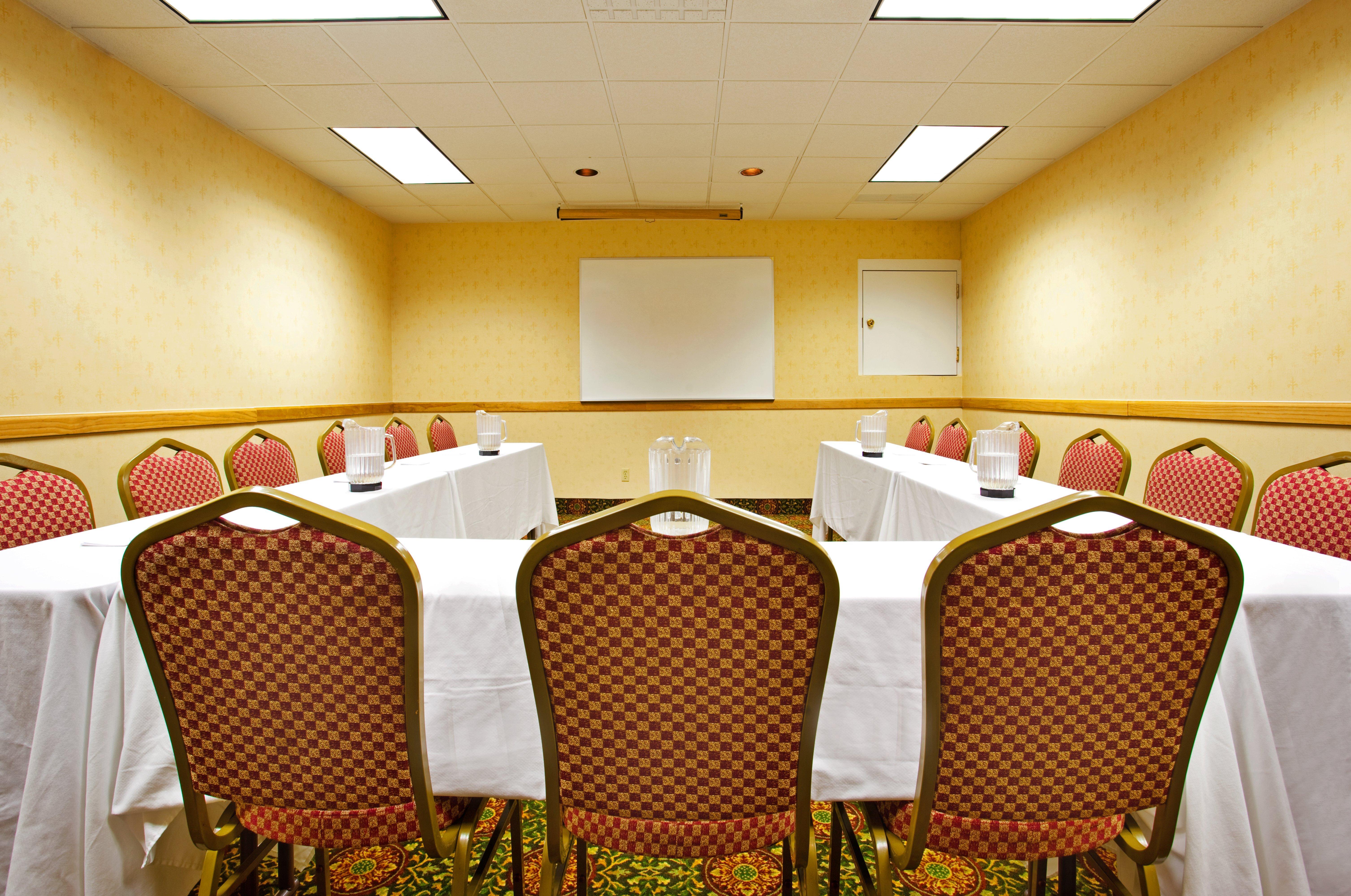 Candlewood Suites Grand Rapids Airport By Ihg Cascade Buitenkant foto
